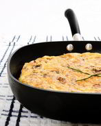 Омлет с куриной печенью и помидорами