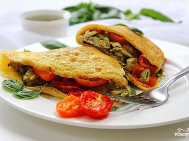 Рецепт омлета с курицей и помидорами