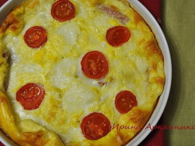 Рецепт омлета с моцареллой, беконом и помидорами