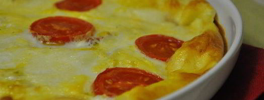 омлет с моцареллой, беконом и помидорами. Шаг 4