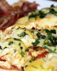 Омлет с помидорами и сыром