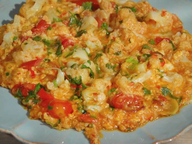 Рецепт омлета с помидорами и цветной капустой