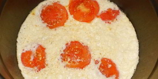 Омлет с помидорами