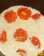 Омлет с помидорами