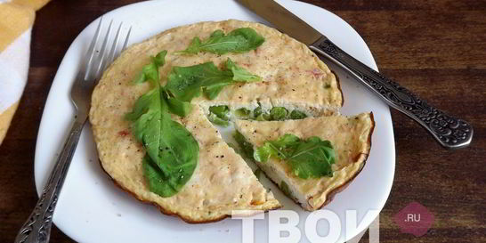 Омлет с томатами и зеленым горошком