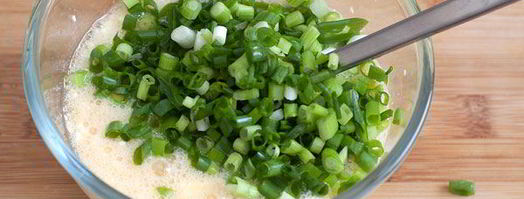 омлет с творогом и зеленым луком. Шаг 3