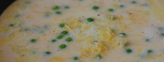 омлет с зеленым горошком и сыром. Шаг 6