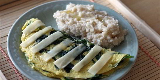 Омлет со шпинатом и фетой