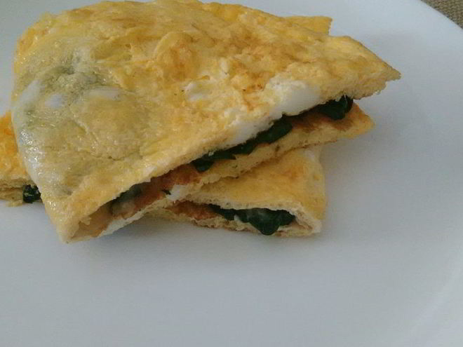 Рецепт омлета со шпинатом и сыром