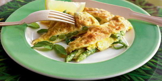 Омлет со спаржей