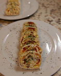 Омлет в лаваше с икрой и сыром