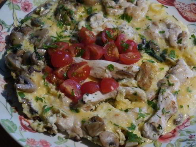 Рецепт простого омлета с курицей и шампиньонами