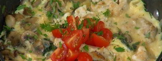 простой омлет с курицей и шампиньонами. Шаг 12