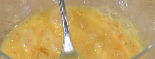 простой омлет с курицей и шампиньонами. Шаг 8