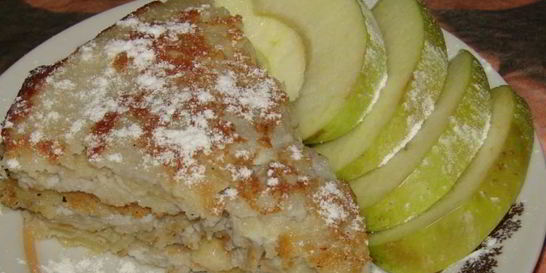 Сладкий омлет с фруктами