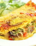 Сытный омлет с грибами, помидорами и сыром