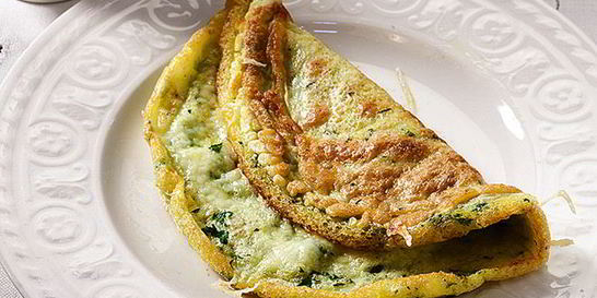 Зеленый омлет с сыром