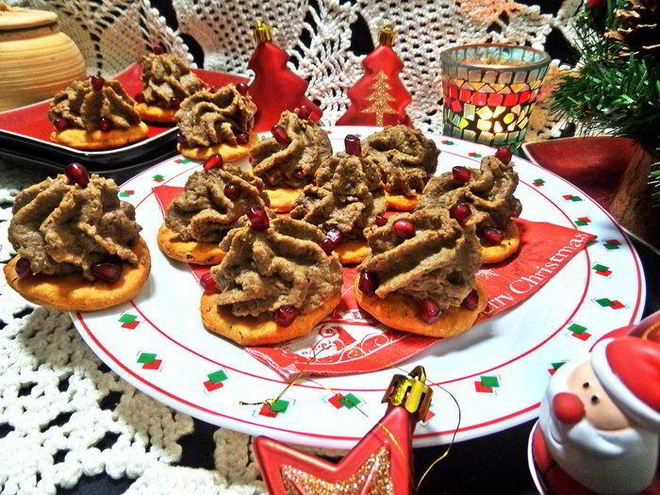 Рецепт фасолевого паштета на томатных крекерах