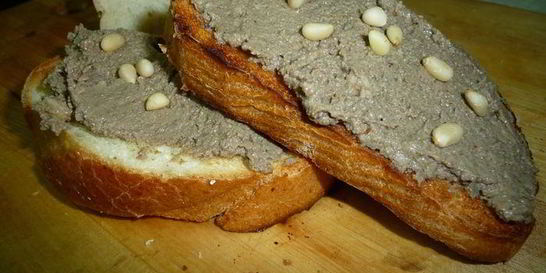 Паштет из бараньей печени с кедровыми орешками