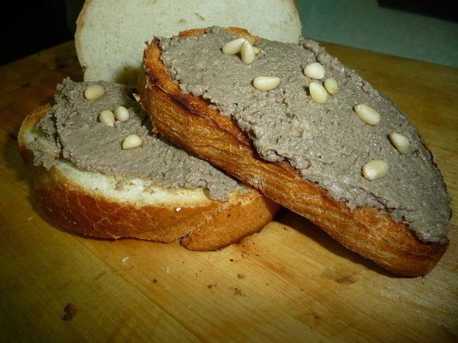 Рецепт паштета из бараньей печени с кедровыми орешками