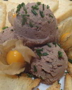 Паштет из куринной печени с треугольниками Мельбы