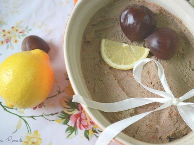 Рецепт паштета из куриной печени с каштанами, шампанским и цедрой лимона