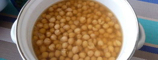 паштет из нута с вялеными томатами и маринованным огурчиком. Шаг 2