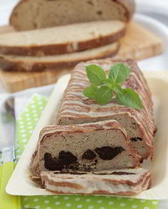 Паштет из свиной печени с черносливом