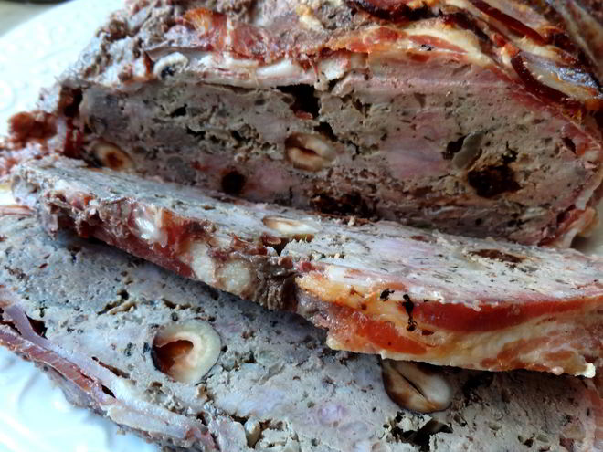 Рецепт паштета мясного запеченного с орехами и черносливом