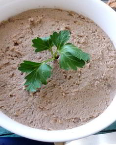 Печеночный паштет с фасолью