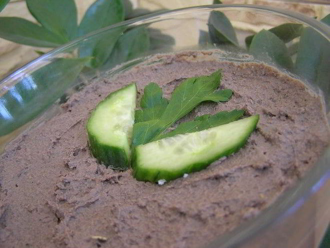 Рецепт пикантного паштета из куриной печени