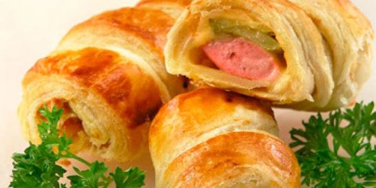 Пикантные сосиски в слойке