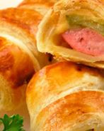 Пикантные сосиски в слойке