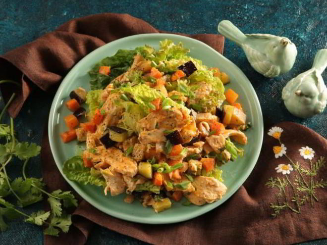 Рецепт подмаринованной курицы, баклажаны, латук и морковка