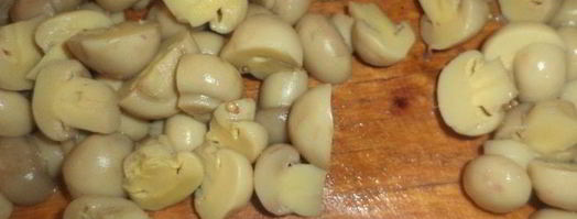 помидоры, фаршированные курицей, перцем и консервированными шампиньонами. Шаг 3