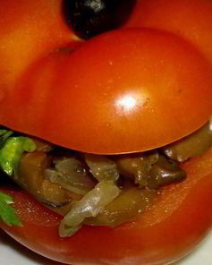 Помидоры, фаршированные солеными грибами