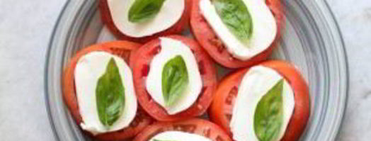 помидоры с моцареллой и базиликом. Шаг 5