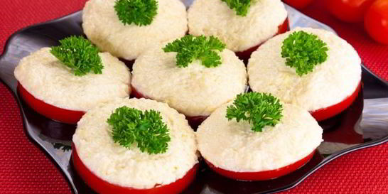 Помидоры с сыром и чесноком