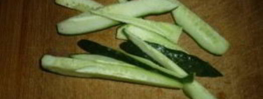 роллы с семгой и огурцом. Шаг 2