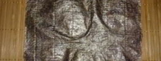 роллы с семгой и огурцом. Шаг 3