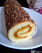 Бисквитный рулет на сгущенном молоке