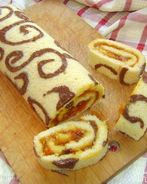 Бисквитный рулет с абрикосовым джемом