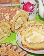 Бисквитный рулет с бананом