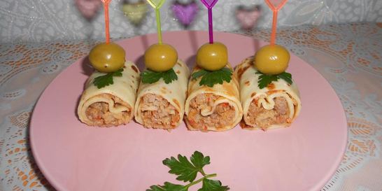 Блинные рулетики с мясной начинкой