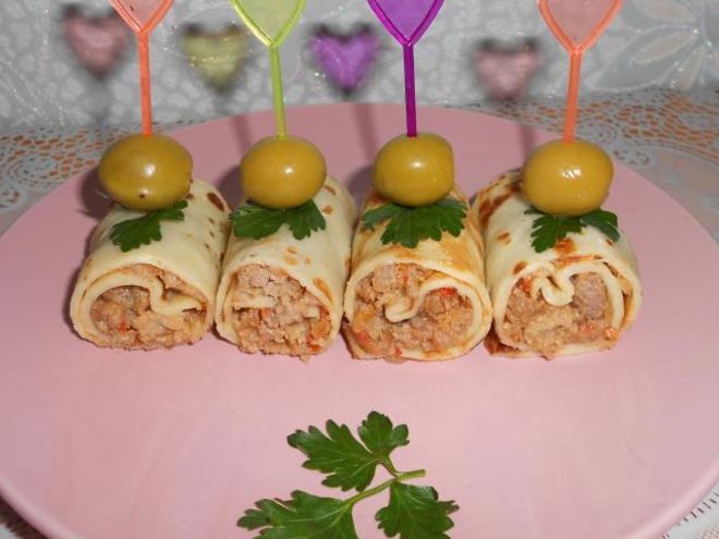 Рецепт блинных рулетиков с мясной начинкой