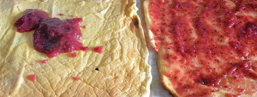 двойной бисквитный рулет с джемом. Шаг 9