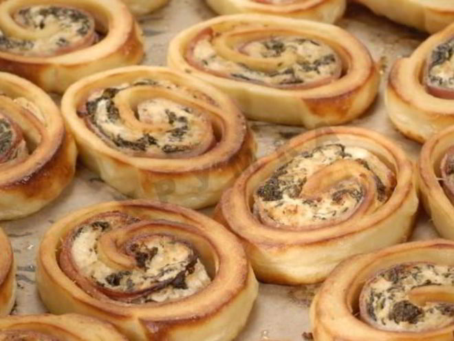 Рецепт картофельного рулета со шпинатом и беконом