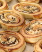 Картофельный рулет со шпинатом и беконом