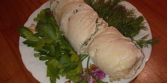 Куриный рулет с брынзой и зеленью
