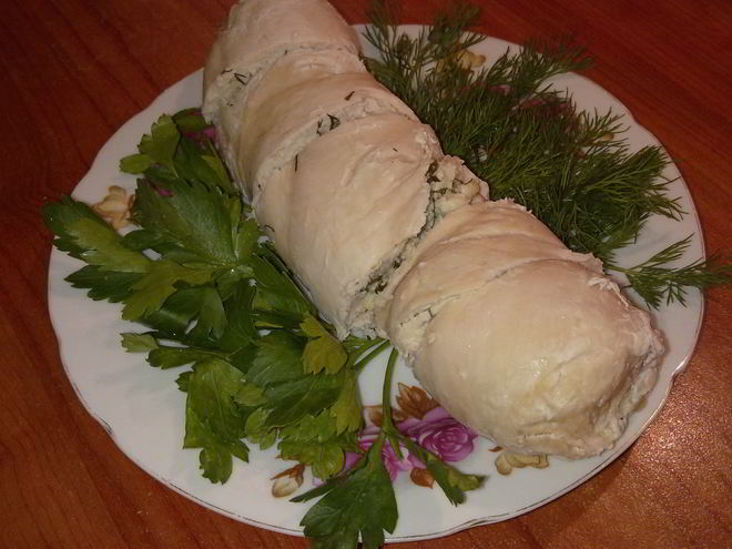 Рецепт куриного рулета с брынзой и зеленью